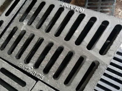 鑄鐵水溝蓋板型號規(guī)格300*500承載力詳解