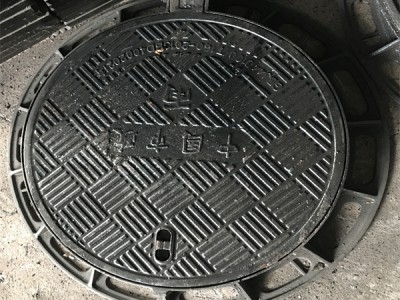 球墨鑄鐵方形井蓋圖片（重型球墨鑄鐵雙層井座和井蓋）